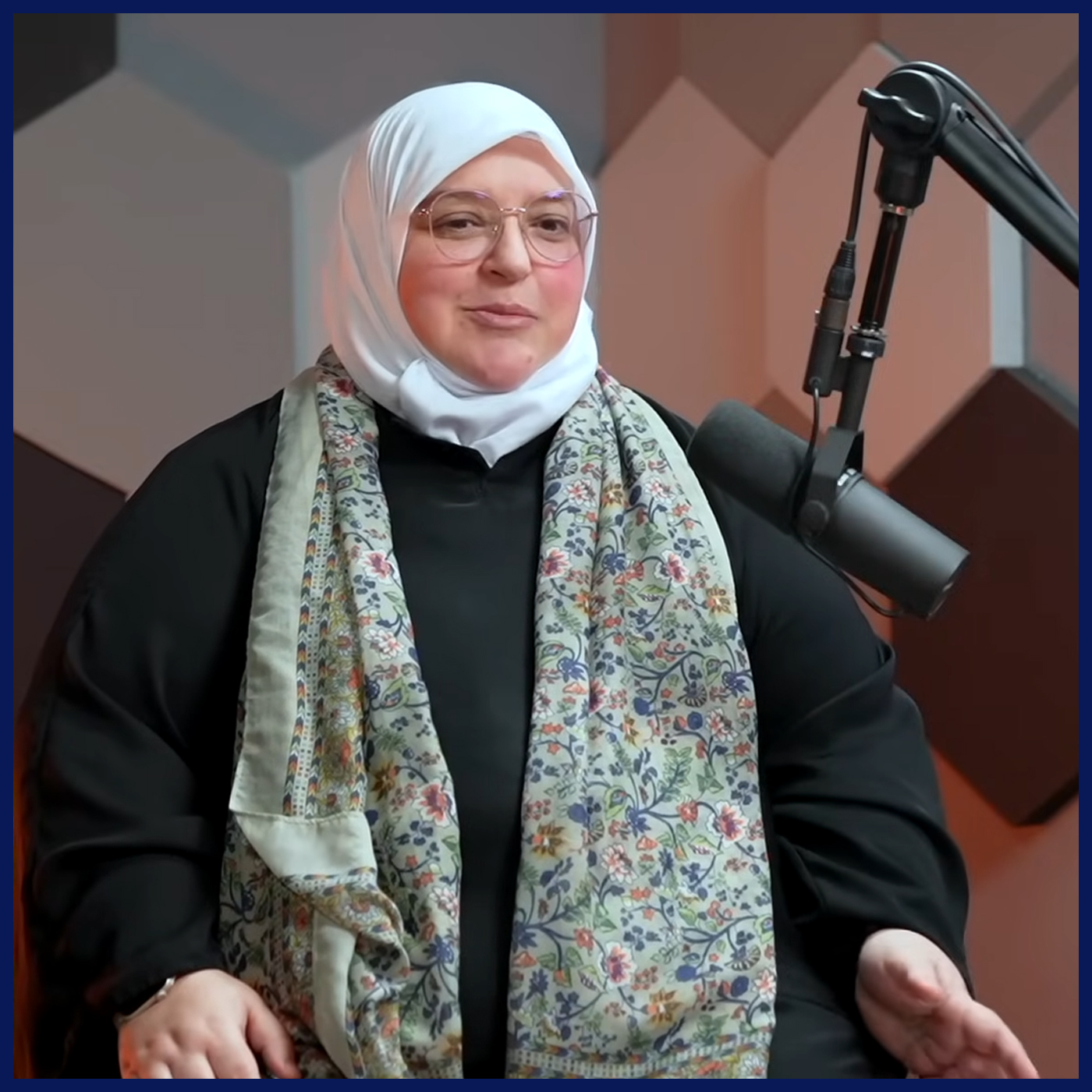 PODCAST S04E12:  Leila Anwar Pačariz – Zašto da se klanjam Allahu ako me ne voli zato što sam žena?